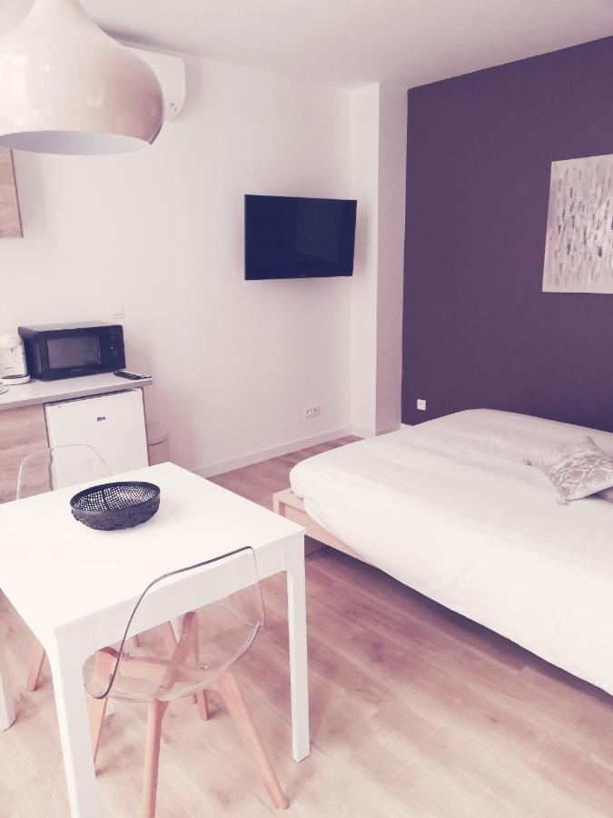 Suite 24 Appart'Hotel-3 Etoiles Le Creusot Bagian luar foto