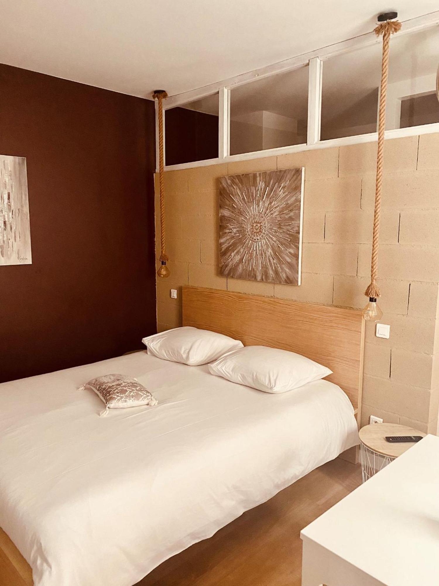 Suite 24 Appart'Hotel-3 Etoiles Le Creusot Ruang foto